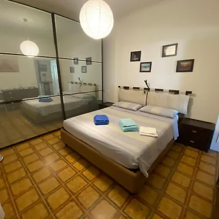 Quarto em Acomodações Particulares A Casa Da Mari Stanza Privata Bagno Condiviso Olbia
